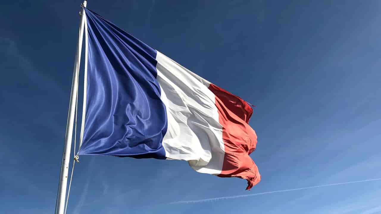 Франция газ россия. Россия и Франция. Франция санкции. Флаг Франции. Франция ГАЗ.