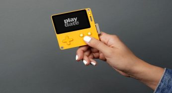 Playdate, la console portatile old style con manovella in arrivo a breve
