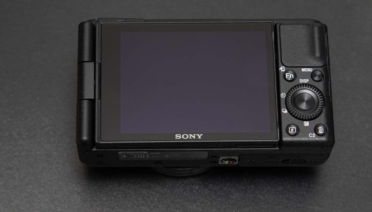 ZV-1, la prima fotocamera ci casa Sony pensata espressamente per i vlogger - MeteoWeek.com