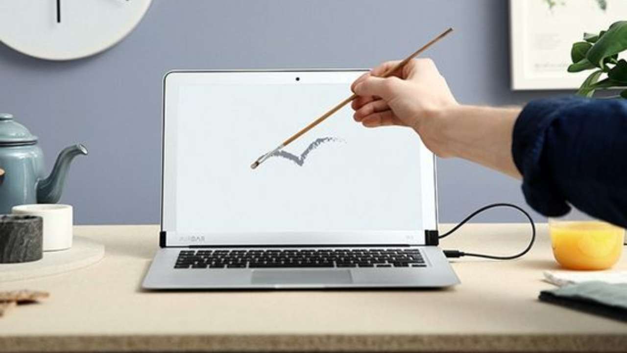 È quasi realtà il doppio schermo su MacBook: ecco il brevetto che lo prevede in futuro