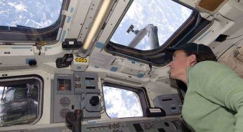 Una sorpresa di compleanno per l’astronauta McArthur: Space X aggancia la sonda Dragon [video]