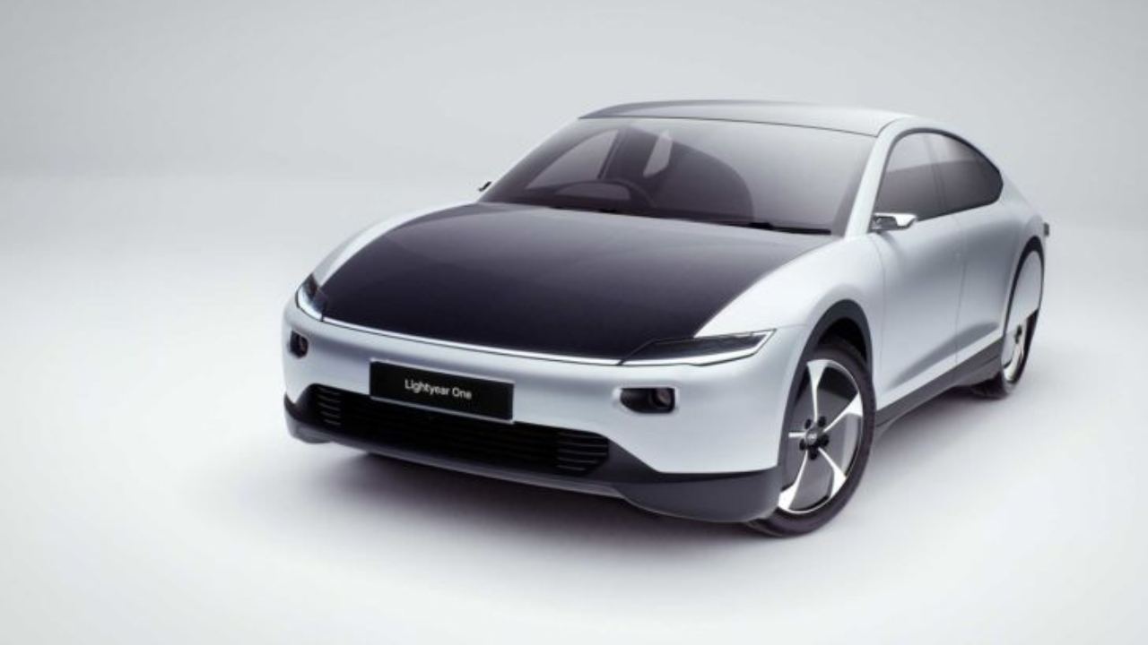 Lightyear ha raccolto 110milioni per produrre l'auto elettrica fotovoltaica