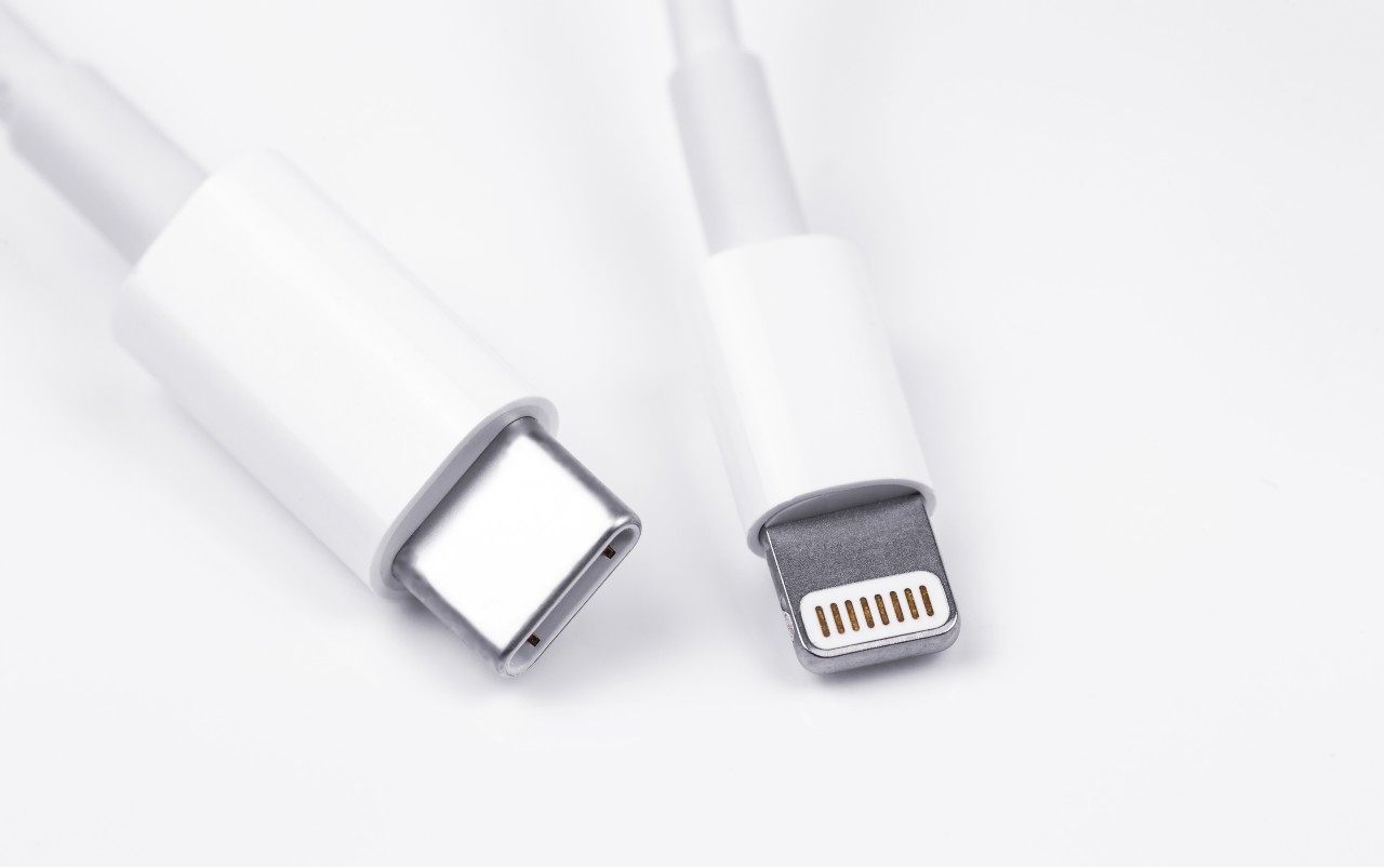 USB-C vs. Lighting - MeteoWeek.com