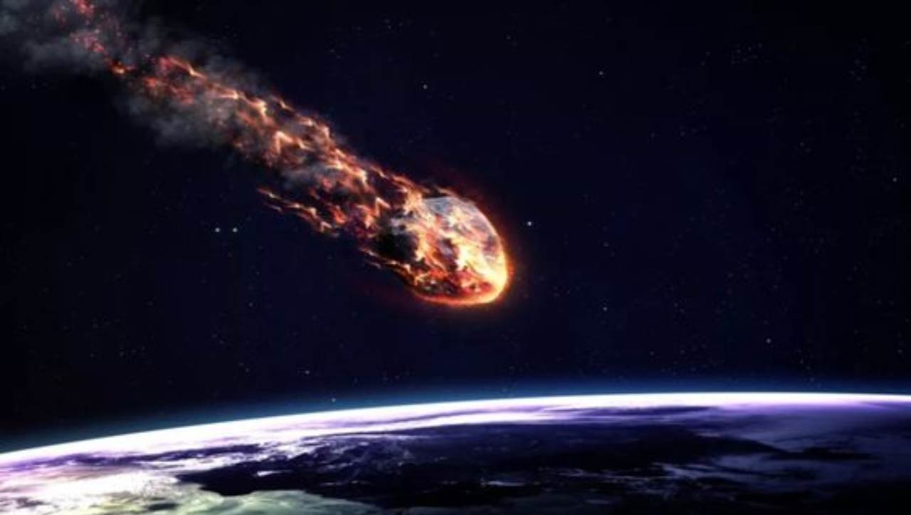 Un asteroide dalla forma ovale passerà, troppo vicino, alla Terra