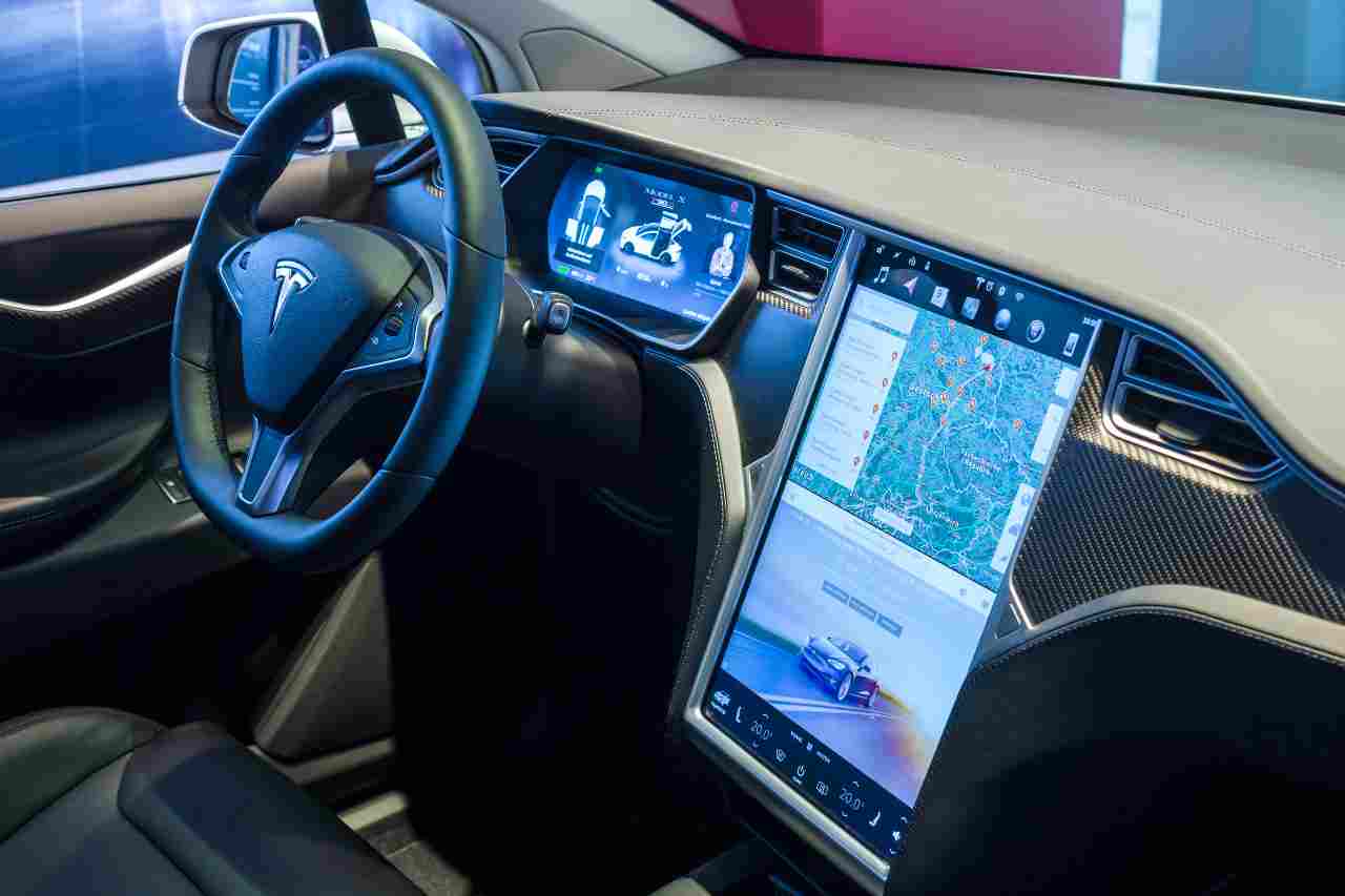 Tesla pilota automarico 20211222 tech