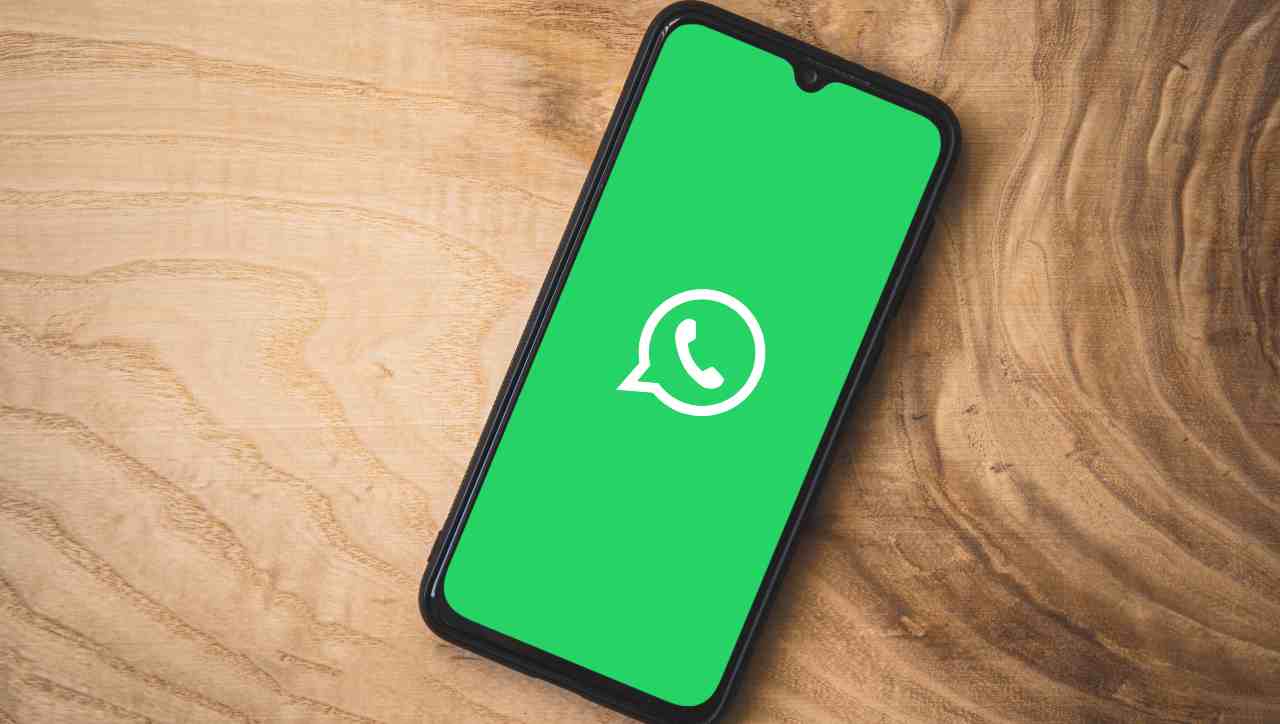 WhatsApp ha una versione Natalizia: ecco come poterla attivare