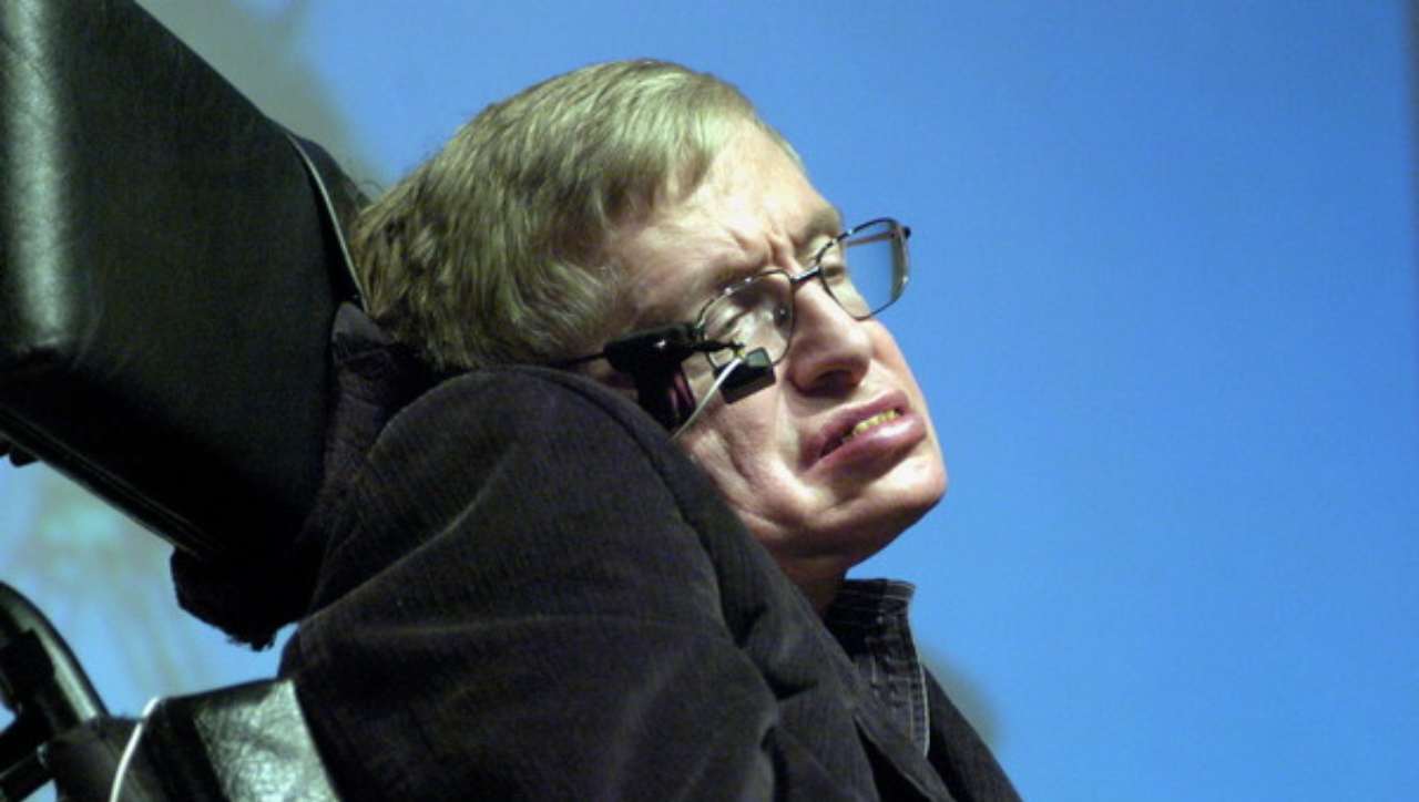 Steven Hawking, la sua lavagna per un concorso nel decifrare le sue equazioni è ora visionabile