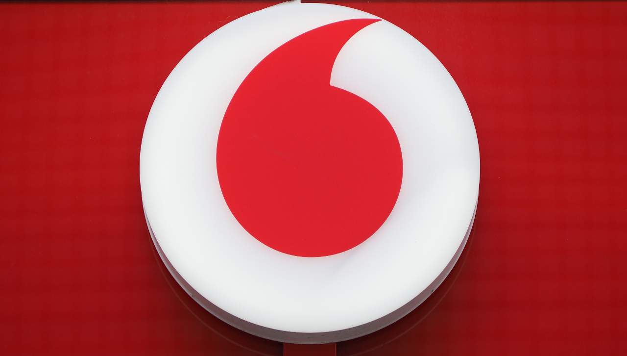 Vodafone mette in crisi alcuni clienti: rialzo di 3 Euro mese sugli abbonamenti