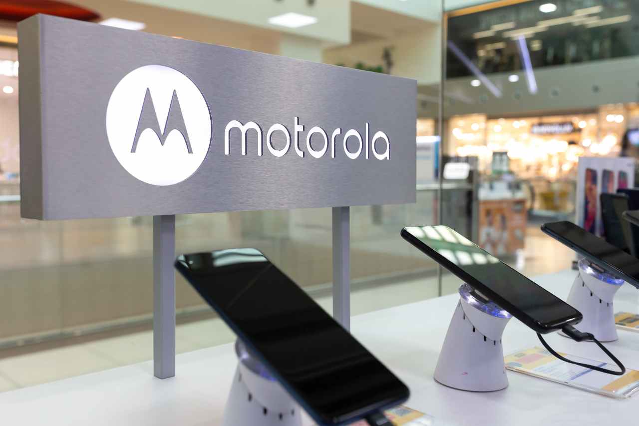 Motorola smartphone 20220324 cell 2