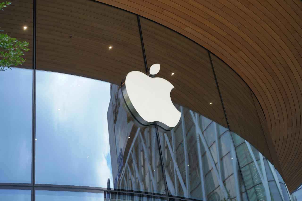 Apple, non solo iPhone: un 2022 già carico di novità (Adobe Stock)