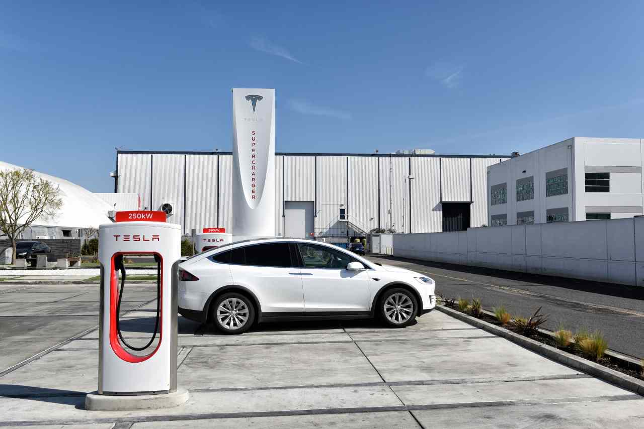 Anche Tesla sta testando la guida autonoma - MeteoWeek.com