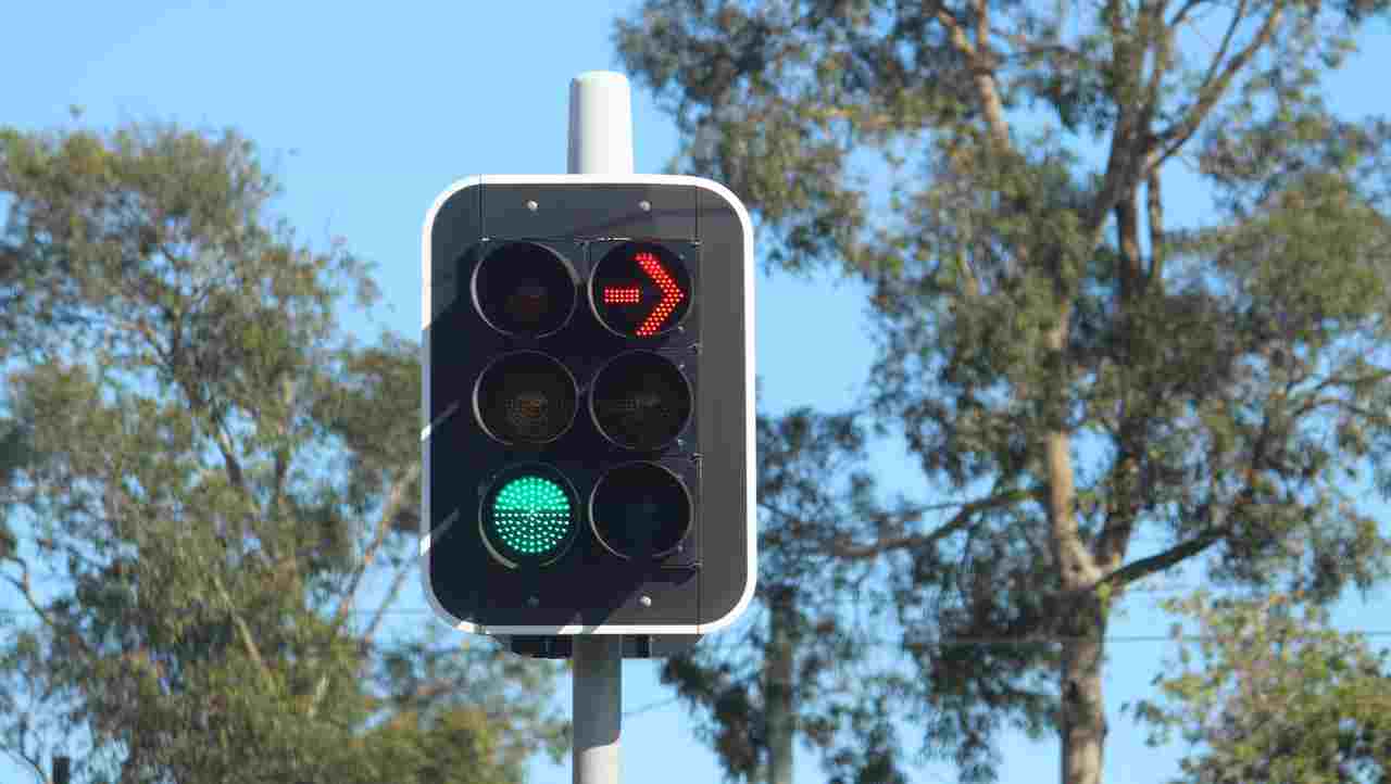 Semafori smart per la circolazione sicura e funzionale del traffico: arriva Ford con le sue soluzioni