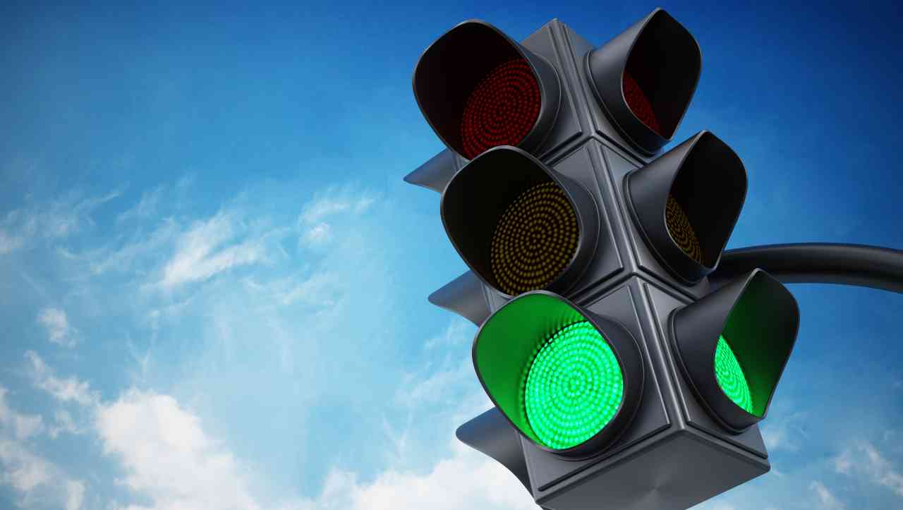 Semafori smart per la circolazione sicura e funzionale del traffico: arriva Ford con le sue soluzioni
