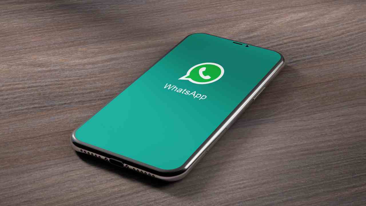 WhatsApp e Privacy, c'è una novità sui dispositivi iOS che non potete ignorare