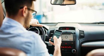 Smartphone alla guida? Allora sono problemi: ora un nuova telecamera ti segnalerà