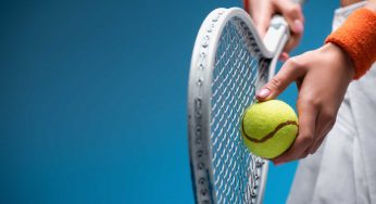 Per la prima volta nella storia del tennis si gioca una partita virtuale: John McEnroe sfida il suo avatar