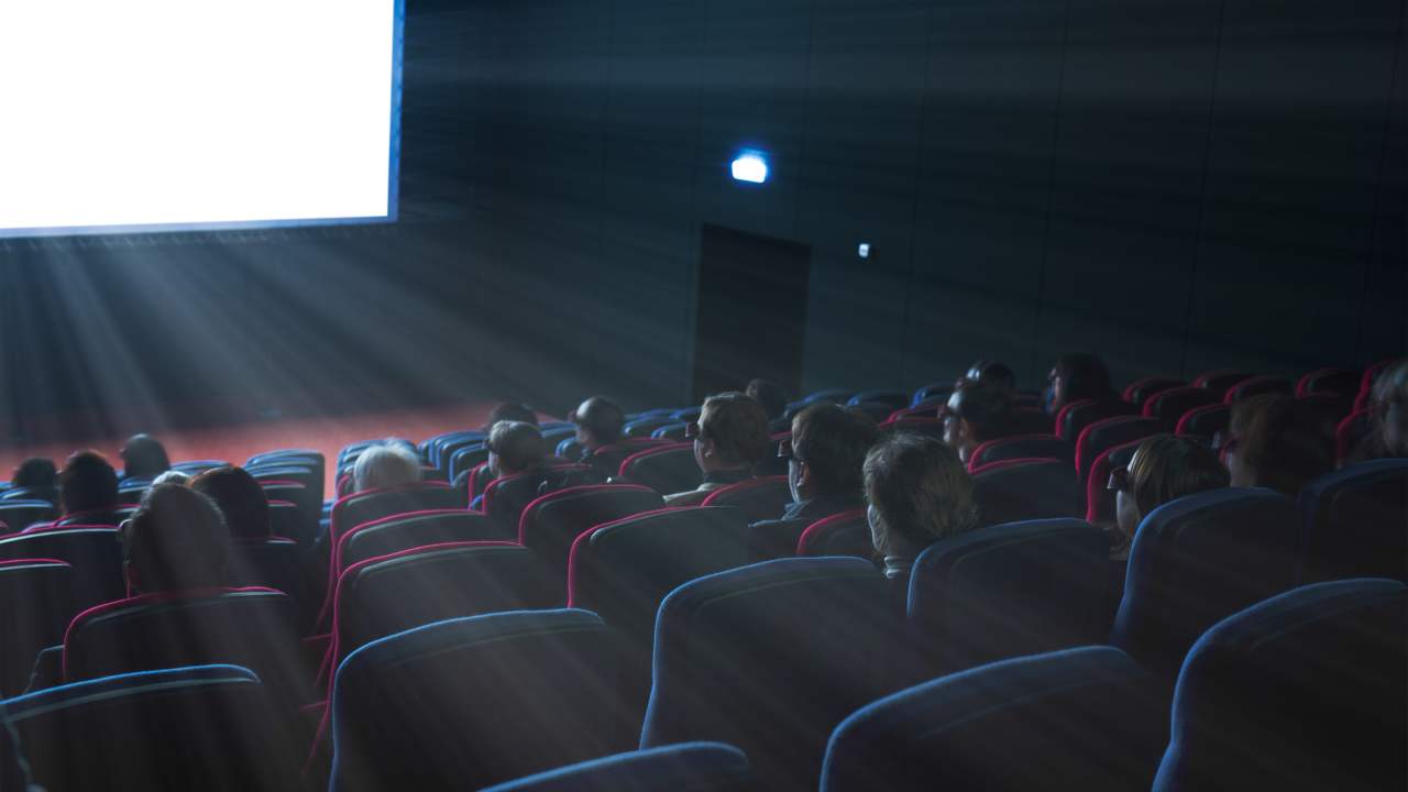 I russi si danno al torrent per le proiezioni al cinema: ecco come hanno aggirato il blocco