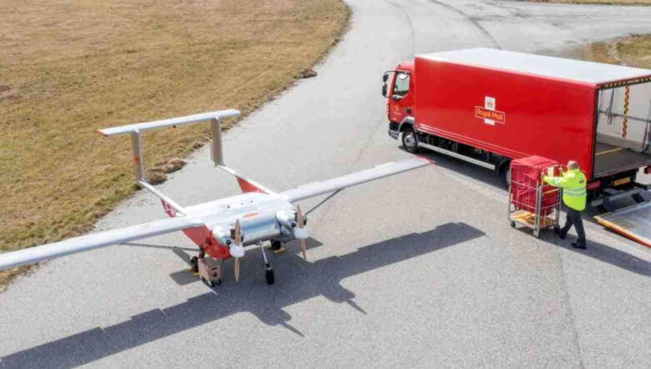 In Inghilterra la Royal Mail consegnerà la posta coi droni nelle zone più remote, è ufficiale