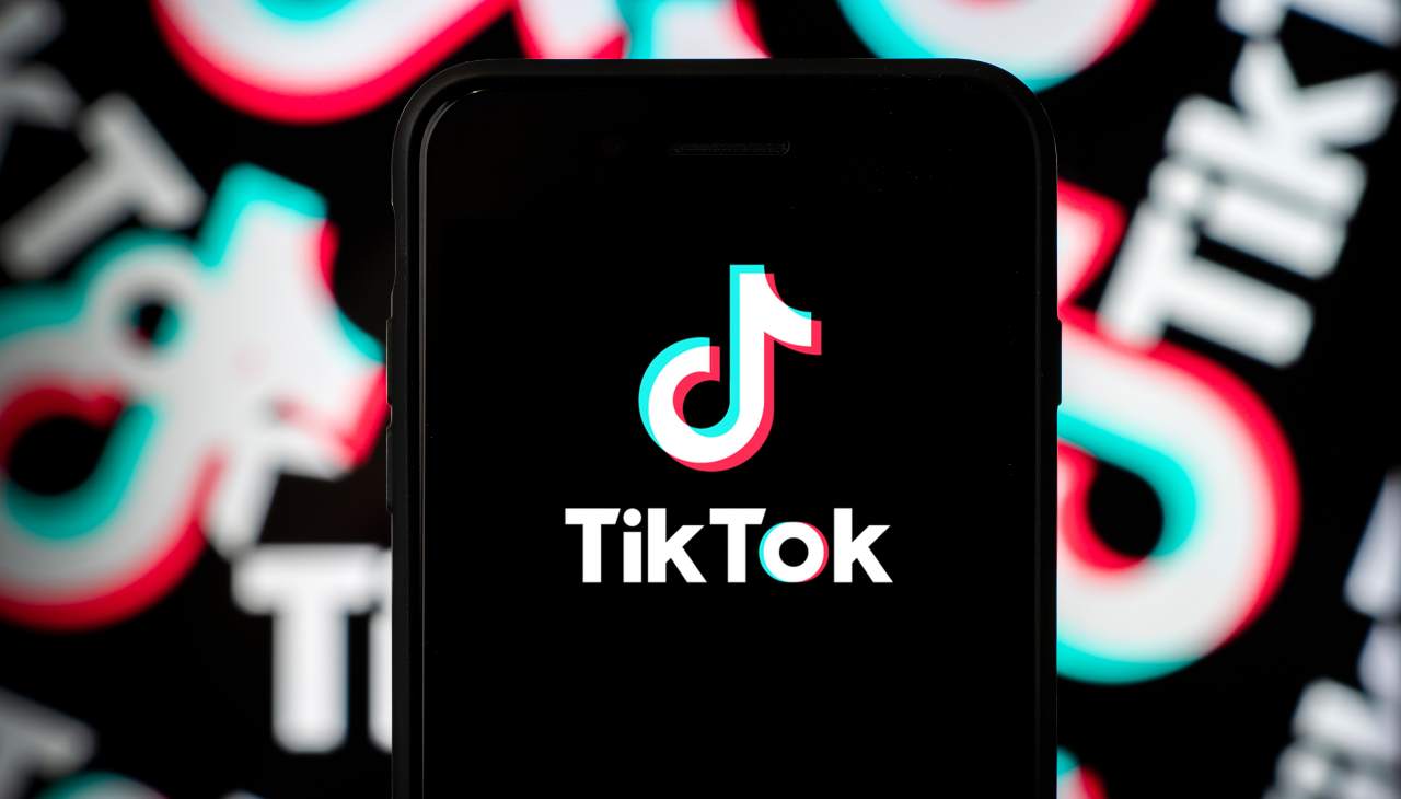Parlare in Corsivo, la nuova moda che spopola su TikTok