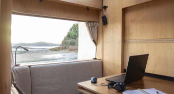Smart working comodamente in viaggio, grazie al nuovo, sofisticato camper di Peugeot