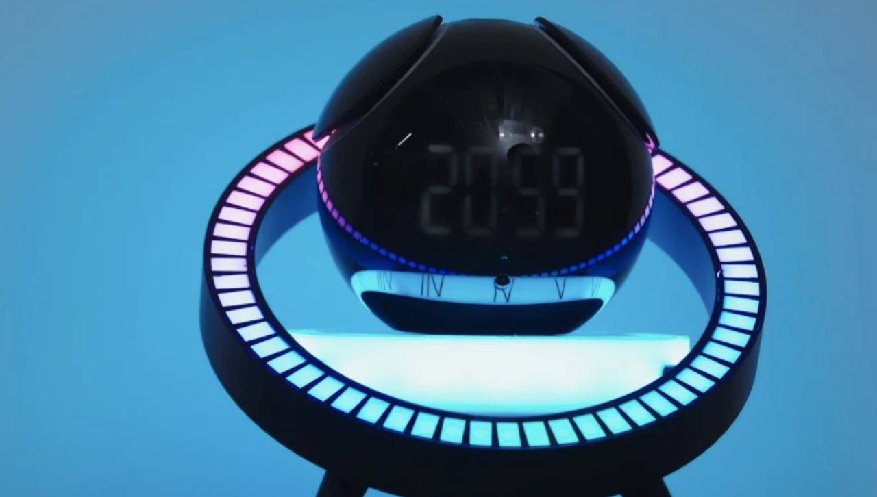 Questo piccolo robot da comodino ti aiuterà a dormire meglio: ecco SleepHoHo
