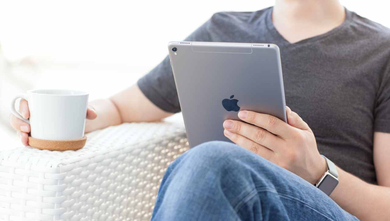 Apple si fa un autogol da incubo: col nuovo aggiornamento mette KO il sistema di ricarica degli iPad